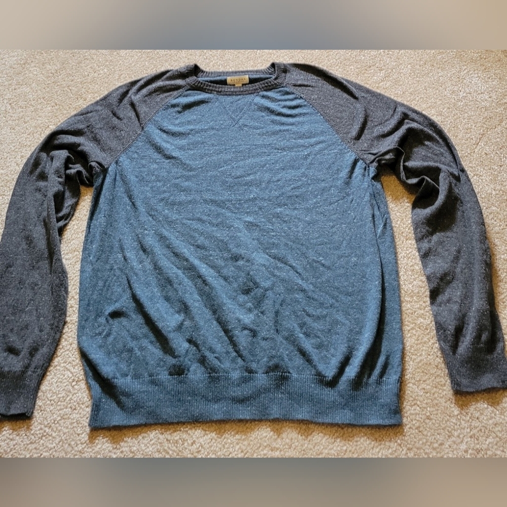 Sonoma men's xl crewneck pullover sweater blue & gray. not a heavy sweater.